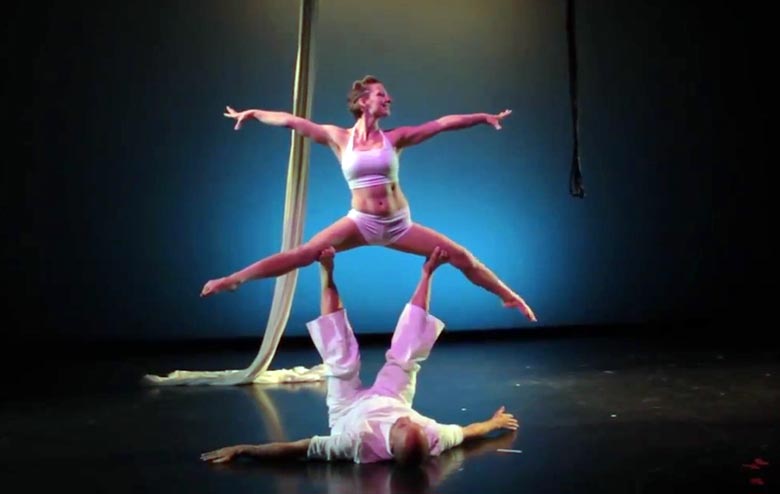 Cirque Carnivale Balancing Duo Act
