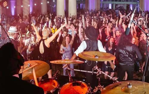Liquid Blue is One of the World's Most Popular Cover Bands