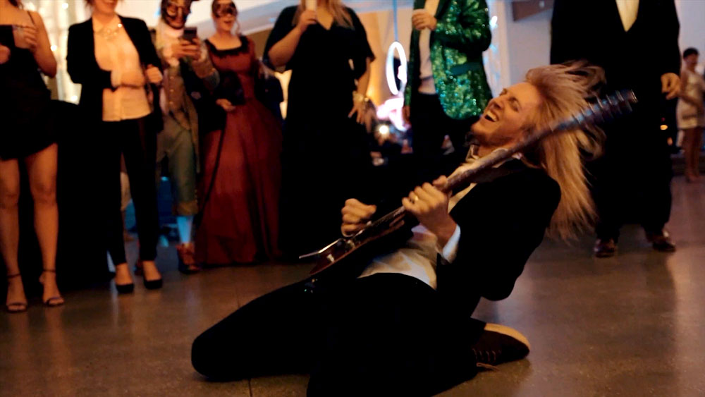 Shuffle Lead Guitarist on the Floor