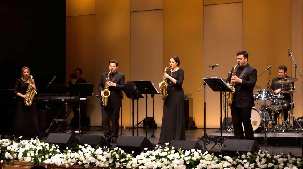Stylish Wedding Party Band with Horns