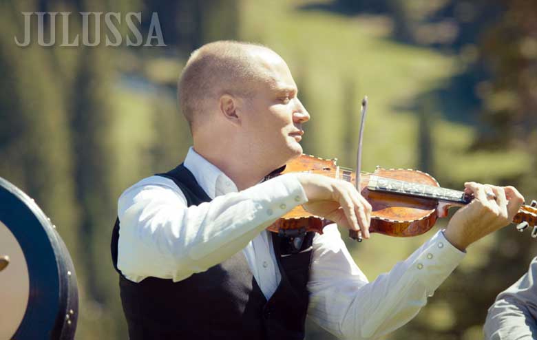 Julussa: Scandinavian Folk Trio - Cultural Entertainment and Ethnic Performances