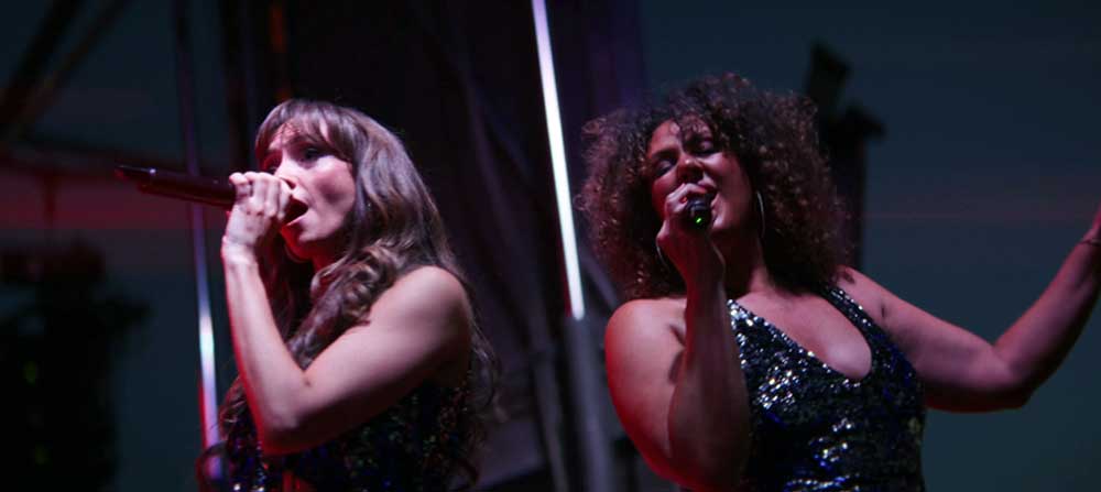 Metro Music Club Performing Live for Thousands